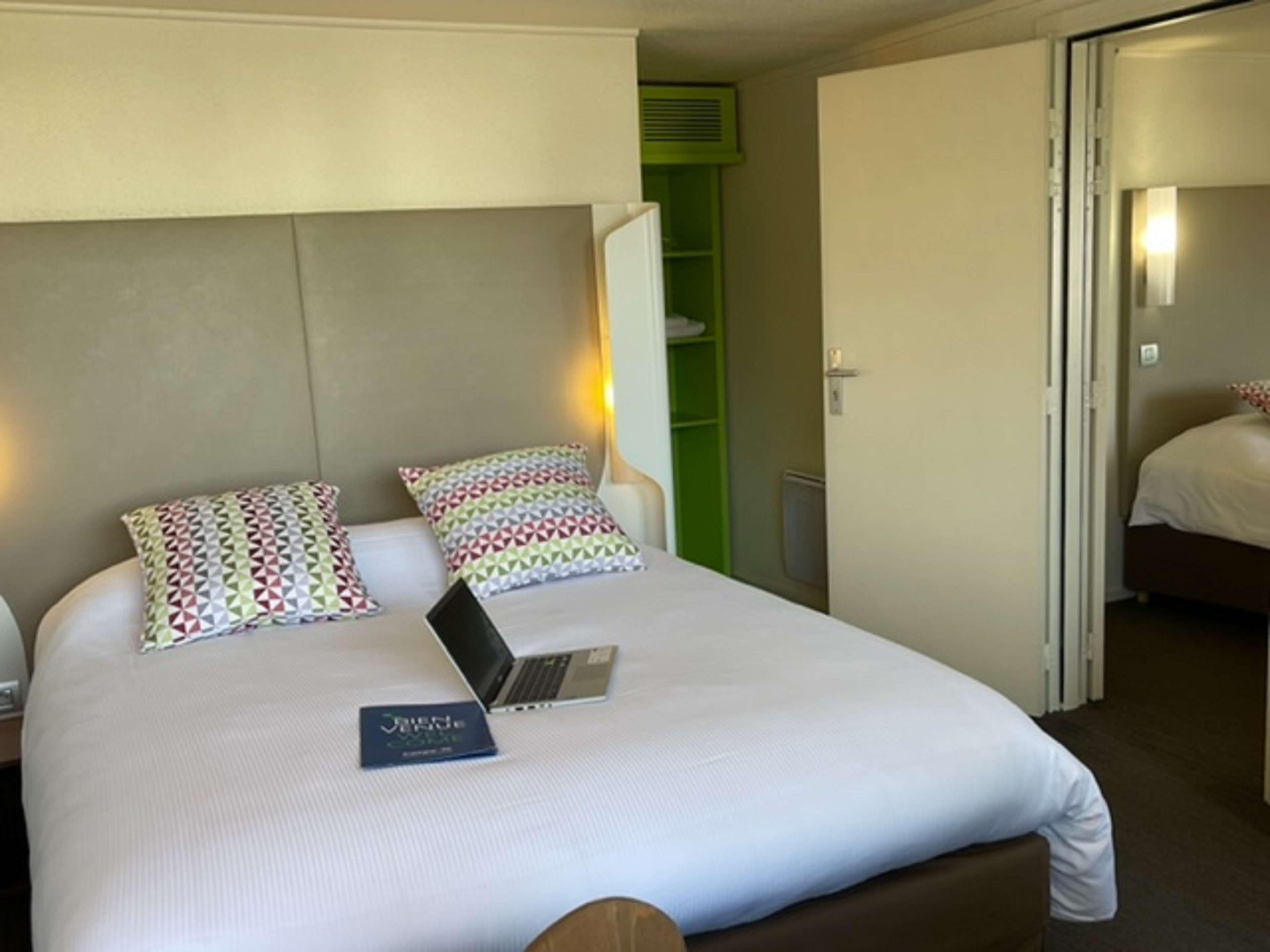 Campanile Amiens - Glisy Hotel Екстериор снимка