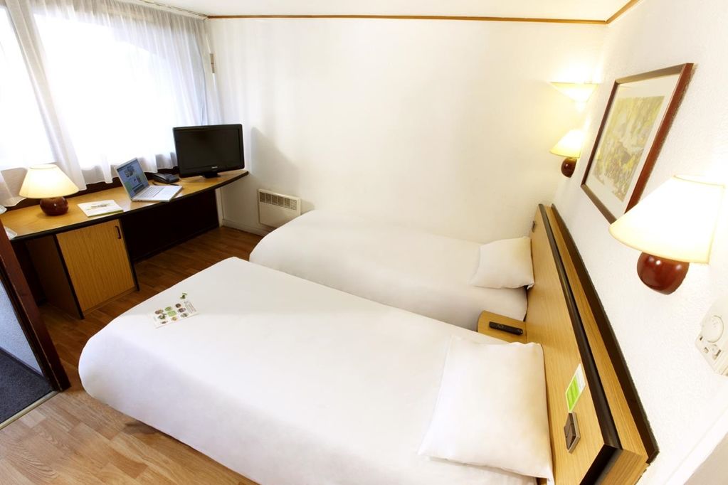 Campanile Amiens - Glisy Hotel Стая снимка